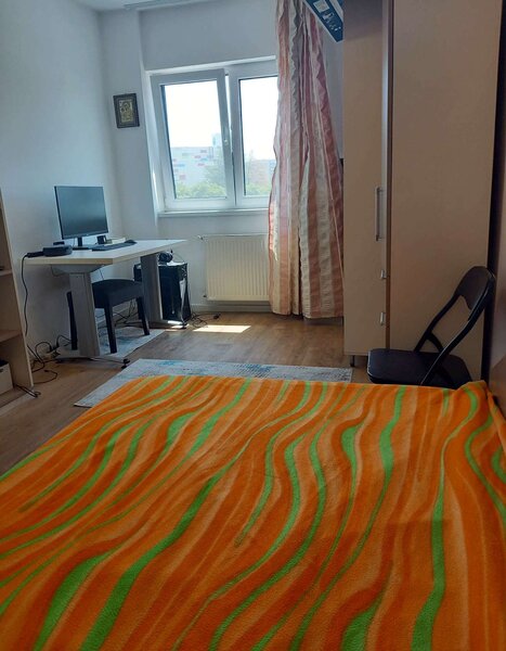 Mobila camera tineret